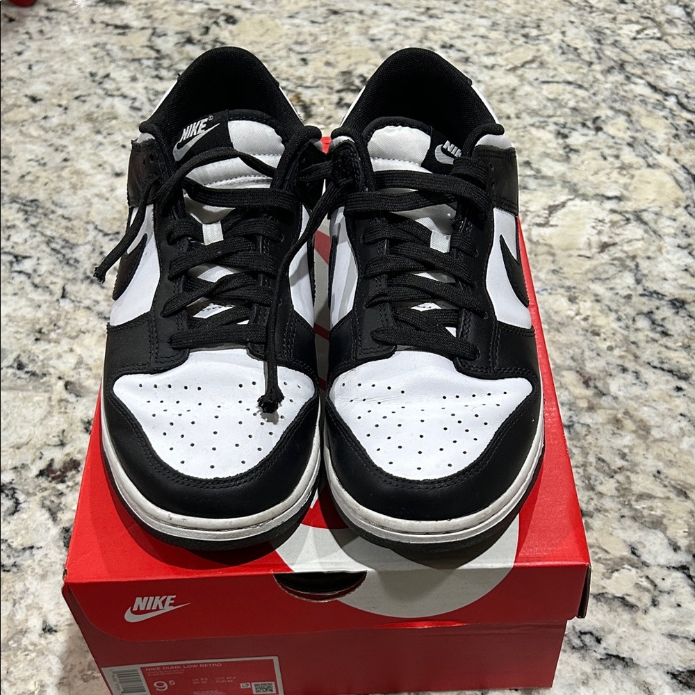 Nike Men’s Sz9.5 Black & White(Panda) Dunk Low-Top Sneakers